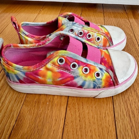 GIRLS SLIP ON SNEAKER SIZE 10 - Picture 2 of 3